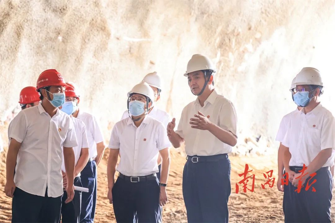 李紅軍專(zhuān)題調研南昌繞城高速西二環(huán)項目建設情況