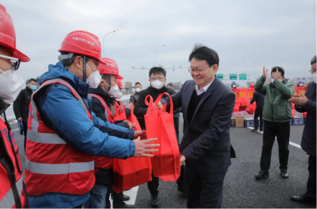 市長(cháng)萬(wàn)廣明走訪(fǎng)慰問(wèn)重大重點(diǎn)項目建設者