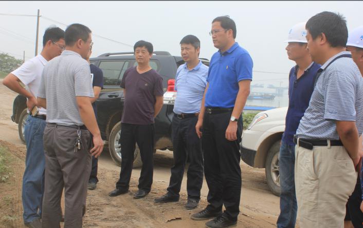 陳翔縣長(cháng)一行赴贛江東岸防洪堤南延工程視察