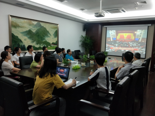 置業(yè)公司組織員工收看建軍90周年大會(huì )