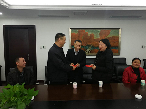 南昌城投集團開(kāi)展慰問(wèn)困難員工送溫暖座談活動(dòng)
