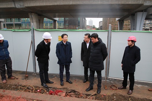 副市長(cháng)宋鈾一行調研我司洪都大道建筑立面綜合改造工程