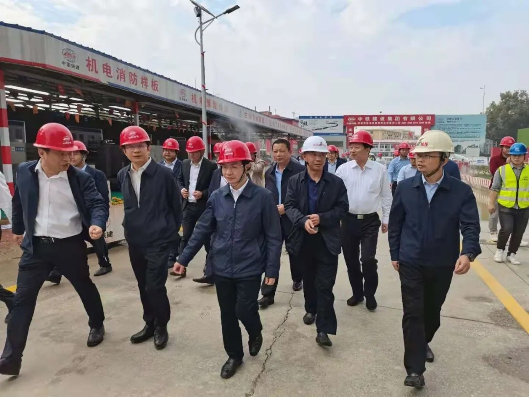 黃喜忠市長(cháng)調研南蓮路棚改安置房項目