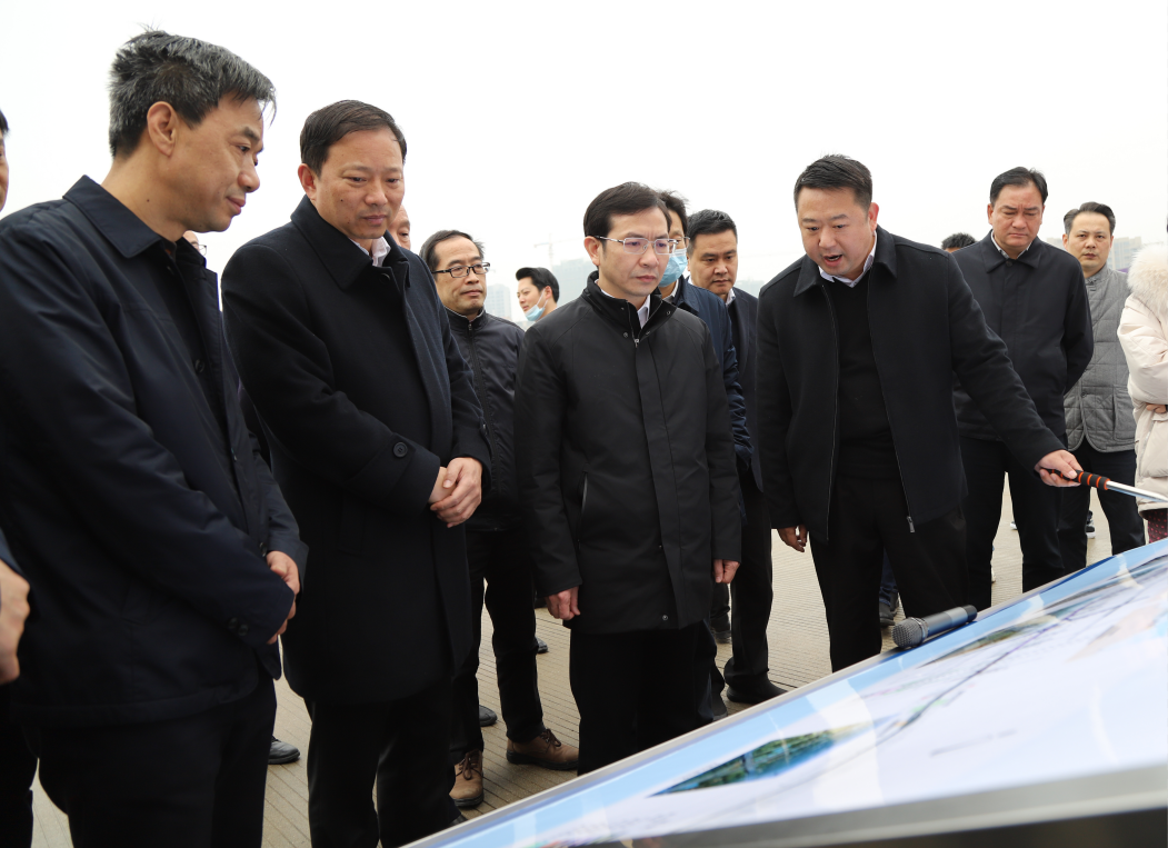 市委副書(shū)記、市長(cháng)黃喜忠一行視察九洲高架東延工程