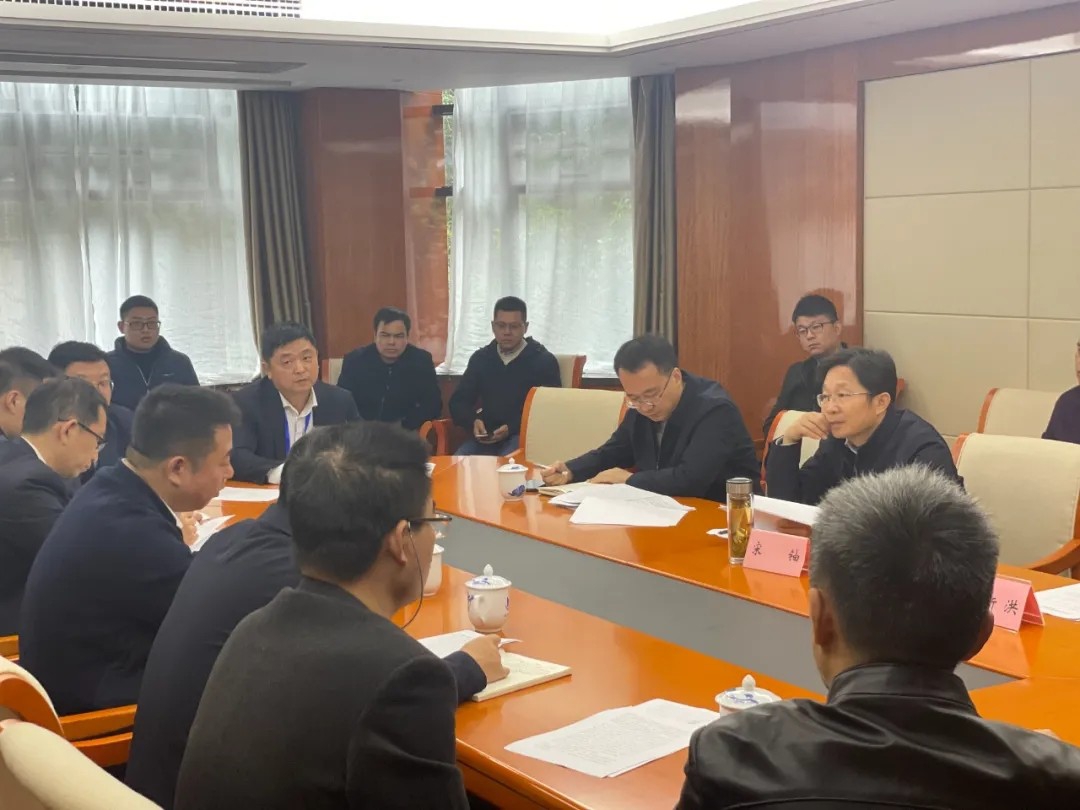副市長(cháng)宋鈾現場(chǎng)召開(kāi)沿江中北大道提升改造工程建設調度會(huì )