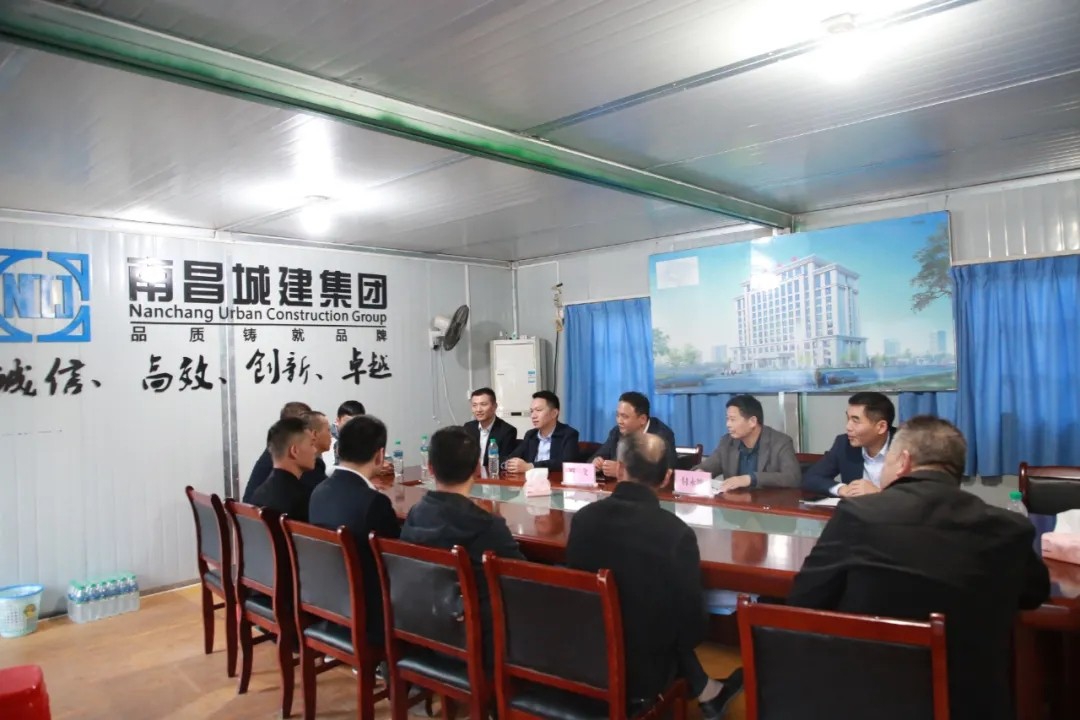 南昌城投集團人武部開(kāi)展傳承軍人精神，做集團建設發(fā)展的“排頭兵”座談會(huì )