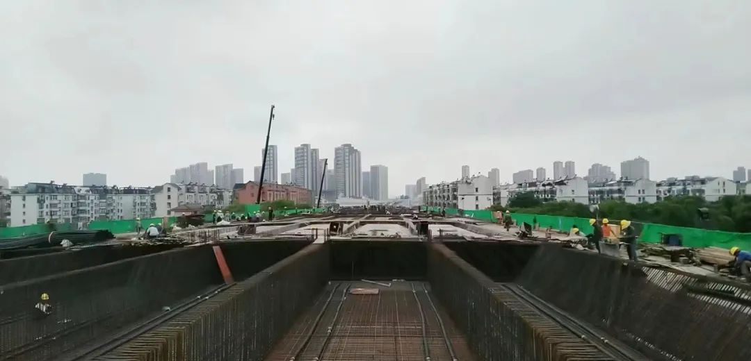 強攻項目建設 保障項目推進(jìn) 李紅軍調研南外環(huán)高速項目建設情況