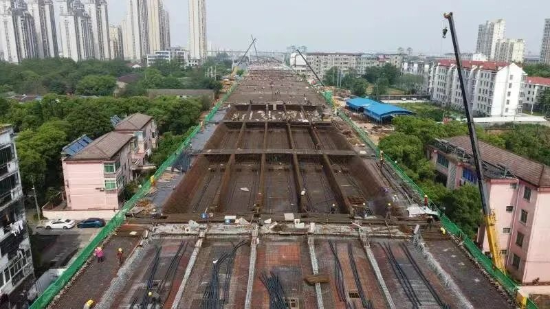 “五一”期間涂建平赴高速公司一線(xiàn)調研督導